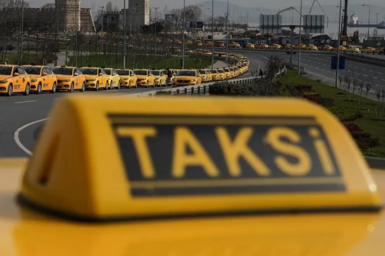 Ferizli Taksi araclarindan bir gorunum